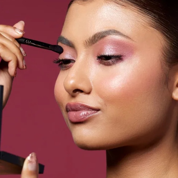 NIB - Color Street Eyeshadow Palette - "The Pinks" - Picture 2 of 3